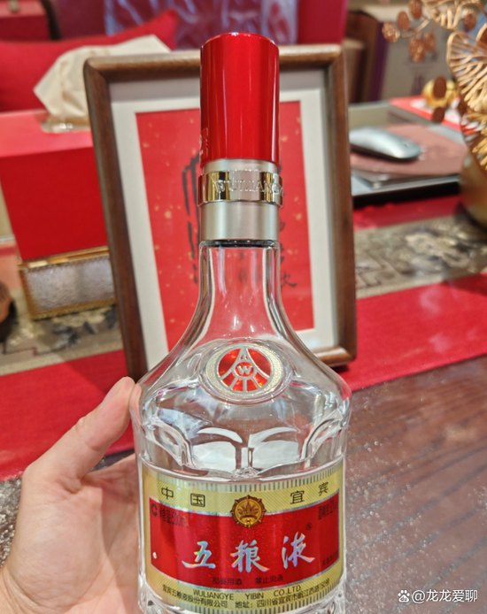 遭遇多事之秋!前两任董事长接连落马,公司股价创七年新低,谁在抛售五粮液